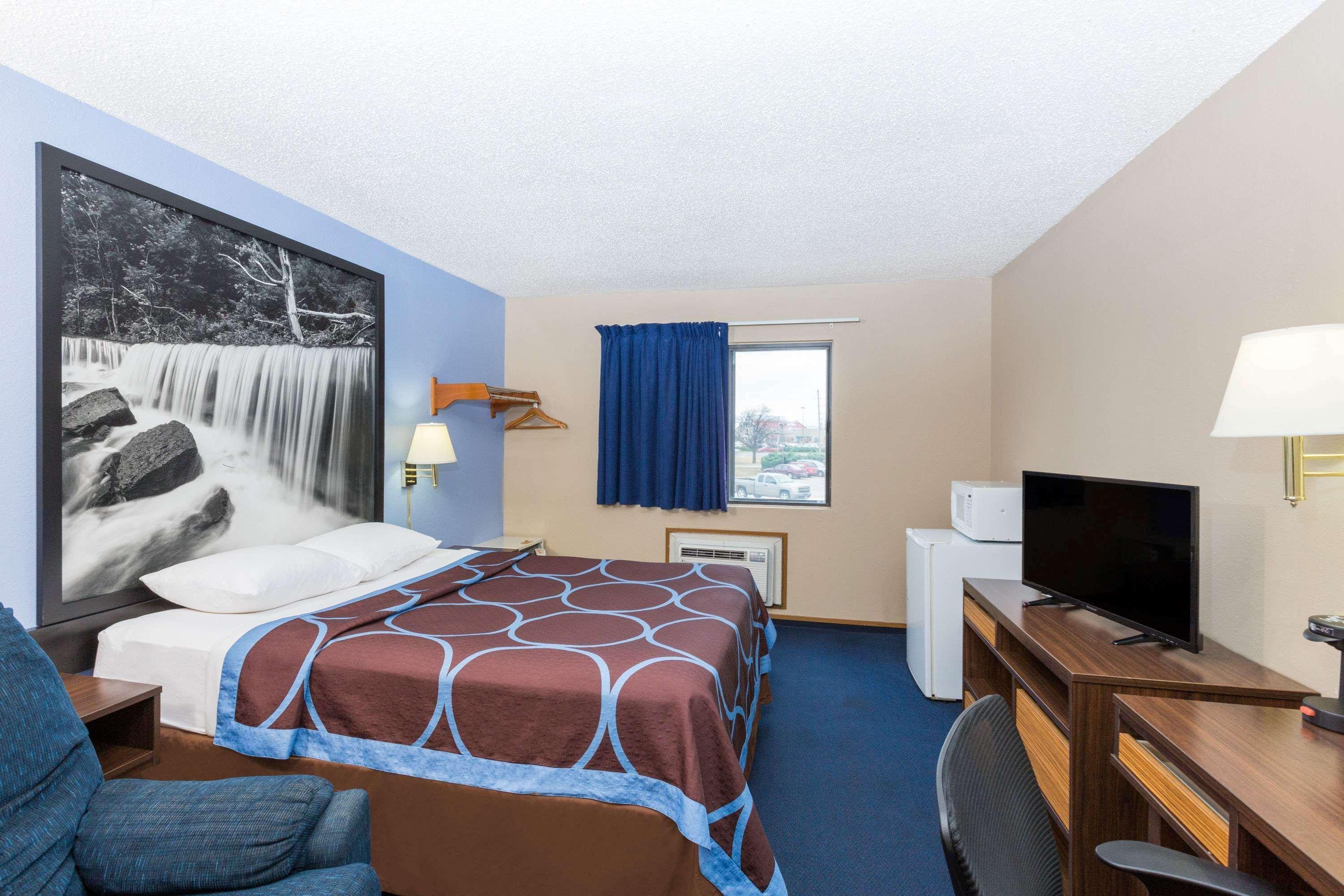 Super 8 By Wyndham Manhattan Ks Exterior foto