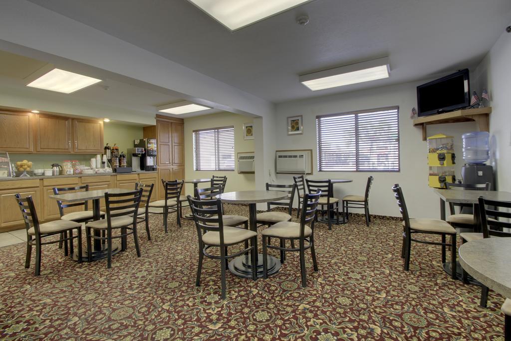Super 8 By Wyndham Manhattan Ks Restaurante foto